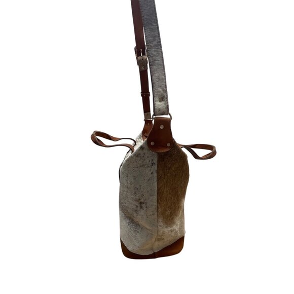 Puro Utz Pin Pin Cowhide & Leather Adjustable Strap Zippered Pocket Bucket Bag - Picture 6 of 13